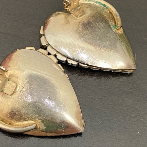 Vintage Unsigned Inverted Heart Light Gold-tone with AB Crystals Clip Earrings - Picture 13 of 14